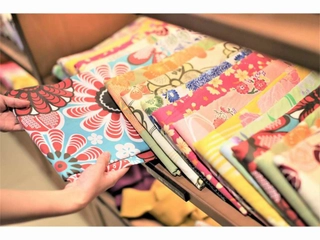 【浴衣処】1着500縁(円)にて色浴衣の貸し出しをしております。