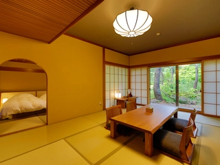 【天の坐】天然温泉露天＆檜内風呂「漣亭」。古き良き日本の茶室建築に、どこか懐かしさを覚える客室です。