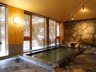 【大浴場:内風呂】「菊風呂」至る所に菊の紋章が施された大浴場(男女入替制)