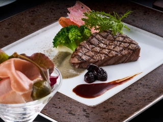 【洋食/ノルテ】大沼黒牛のヒレ肉のグリル 佐久間農園のハスカップソース