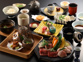 【ご夕食メイン】国産牛肉・豚肉の溶岩焼がメインの和食会席