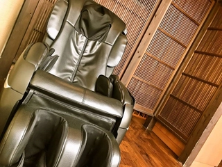 【脱衣所】マッサージチェア（massage chair）