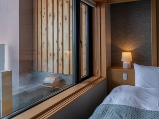 【特別室(檜露天風呂)】最上階から眺める絶景と設えで”特別”なご滞在を。