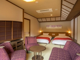 【特別室/フォース】ご家族やご友人と旅の思い出を語り合う大切なお時間を。寝室は別々なのでごゆっくりお休みいただけます。