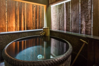 別邸「恵季(とき)」源泉かけ流し半露天風呂