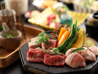 【お肉の溶岩焼き】国産牛を、溶岩プレートで焼いてお召し上がりいただける。