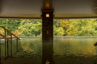 大浴場「山月の湯」内湯(秋)
