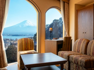 【ローズトリプル】富士山と河口湖を同時に眺めることが可能です。