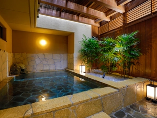 【大浴場】露天風呂(岩風呂)