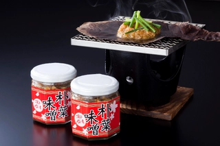 【売店】料理長のオリジナルレシピの『特製朴葉味噌』。夕朝食でもご提供しております。