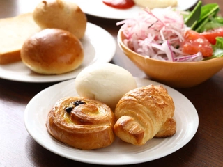 【朝食】ご朝食は和洋バイキングスタイル。