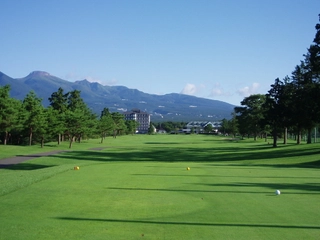 【25那須ゴルフガーデン】那須連山を望みながらのショットは爽快！フラットなコースをお気軽にお楽しみください