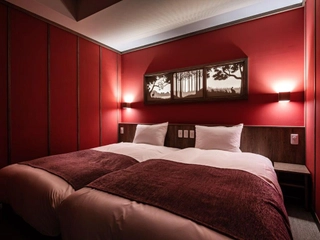 【客室/赤ずきん】温泉露天風呂付きハリウッドツイン。ベッドはくっつけてご用意。