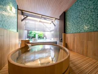 【貸切露天風呂「樽鏡の詠」】こちらの貸切風呂は天然温泉「能勢アートレイク温泉」がお愉しみ頂けます。