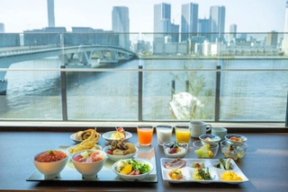 【朝食】一日の始まりに和洋多彩な朝食バイキングをお愉しみください。