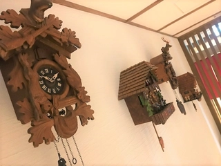 【施設】手作りのぬくもりを感じさせる木工品の数々。