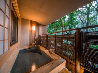 【特別室/59㎡】天然温泉露天風呂(檜風呂)