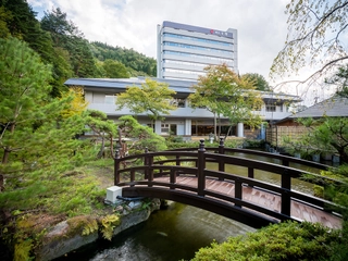 【外観】～『離れ』から眺める日本庭園はとても贅沢な設えに♪写真スポット間違えなし！