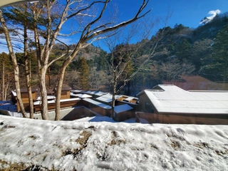 【外観】〈冬〉雪化粧した蓮月