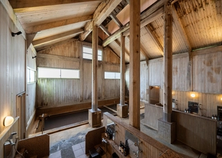 天井は飛騨地方伝統の合掌造りです