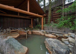 【木響の湯】(こだまのゆ) 岩露天風呂