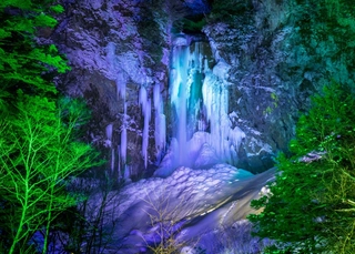 【周辺観光】平湯大滝結氷祭り 当館からお車で5分