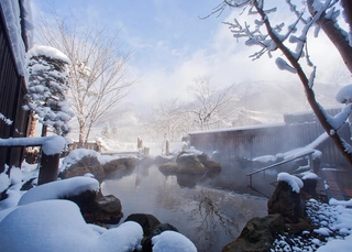 隣接する『匠の宿 深山桜庵』の大浴場もご利用いただけます