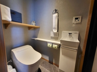 【グランピング棟】バスルーム