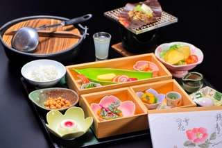 【朝食】料理長特製の朴葉味噌が美味しい、自慢の朝食(一例)