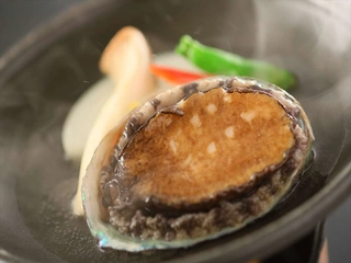 一品料理「鮑踊り焼き」2,900円