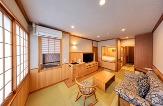 【開放式内風呂付和洋室】2025年3月にリノベーション。モダンな空間が広がる落ち着きの和洋室。