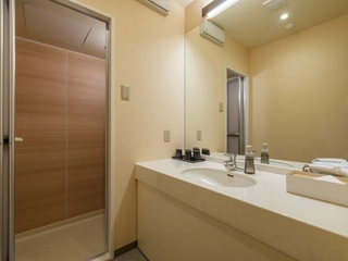 【広々ゆったり和洋室】洗面台にはハンドソープ、ドライヤー等をご用意。※アメニティはロビーにてご用意。