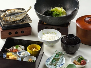 【朝食】白米とお味噌汁はおかわり自由でご用意。