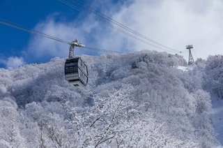 【観光:新穂高ロープウェイ】当館から車で約40分。日本唯一の2階建てゴンドラで雲上の世界を気軽に体感。