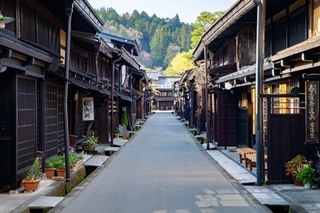 【観光：飛騨高山】古き情緒を感じる「古い町並み」へは車で約５０分