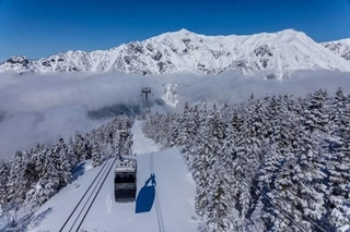 【観光:新穂高ロープウェイ】四季それぞれで異なる美しい山並みをご覧いただけます。