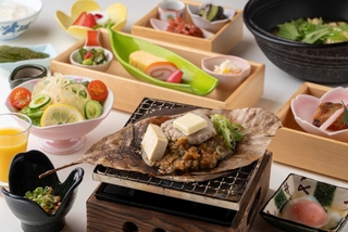 【朝食】飛騨名物の朴葉味噌焼きは白いご飯との相性バッチリ♪(イメージ)