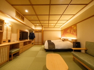 【檜温泉露天風呂付き洋室ツイン】2025年5月、客室でも温泉を楽しめるようリニューアル。