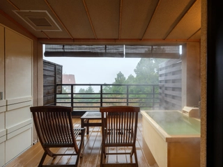 【檜露天風呂付き和洋室】四季折々の風景を眺めながら湯浴みを。※客室風呂は沸かし湯。