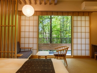 【広々洋室ツイン】ゆとりある間取りが開放感を誘う洋室。