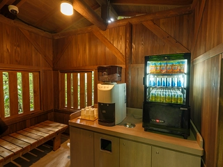 【立寄り処】炭酸水や麦茶をご用意。※季節によって内容が変わる可能性あり。