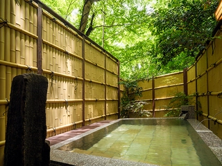 2025年春★リニューアル【貸切露天風呂】楓の湯。ゆったりと自分だけの温泉を満喫。