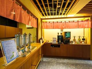 【ロビー】24時間コーヒーや紅茶等のフリードリンクコーナーをご用意。