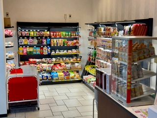 ■Yショップ■コンビ二商品以外にホテルのオリジナル商品を数多く取り揃えております。