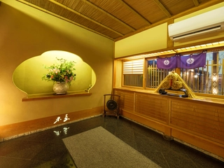 玄関の窓を開けると…