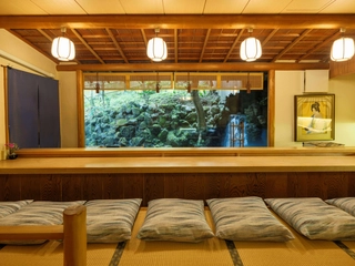 滝を見ながらのチェックイン