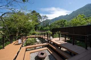 【テラス】「桜の小怪」奥飛騨の自然を堪能しリラックスしていただけます。