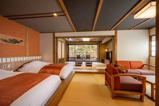 【和洋室】当館で２番目に広い61㎡。洗面にはシンクを２台備えておりますのでお支度もゆったりと。