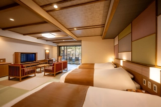 【ユニバーサル】シングルベット2台+ダブルベット1台を横並びにご用意