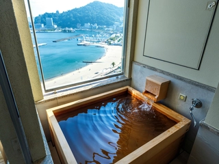 ラビスタツイン《イースト》｜檜の香りに包まれる天然温泉の露天風呂
